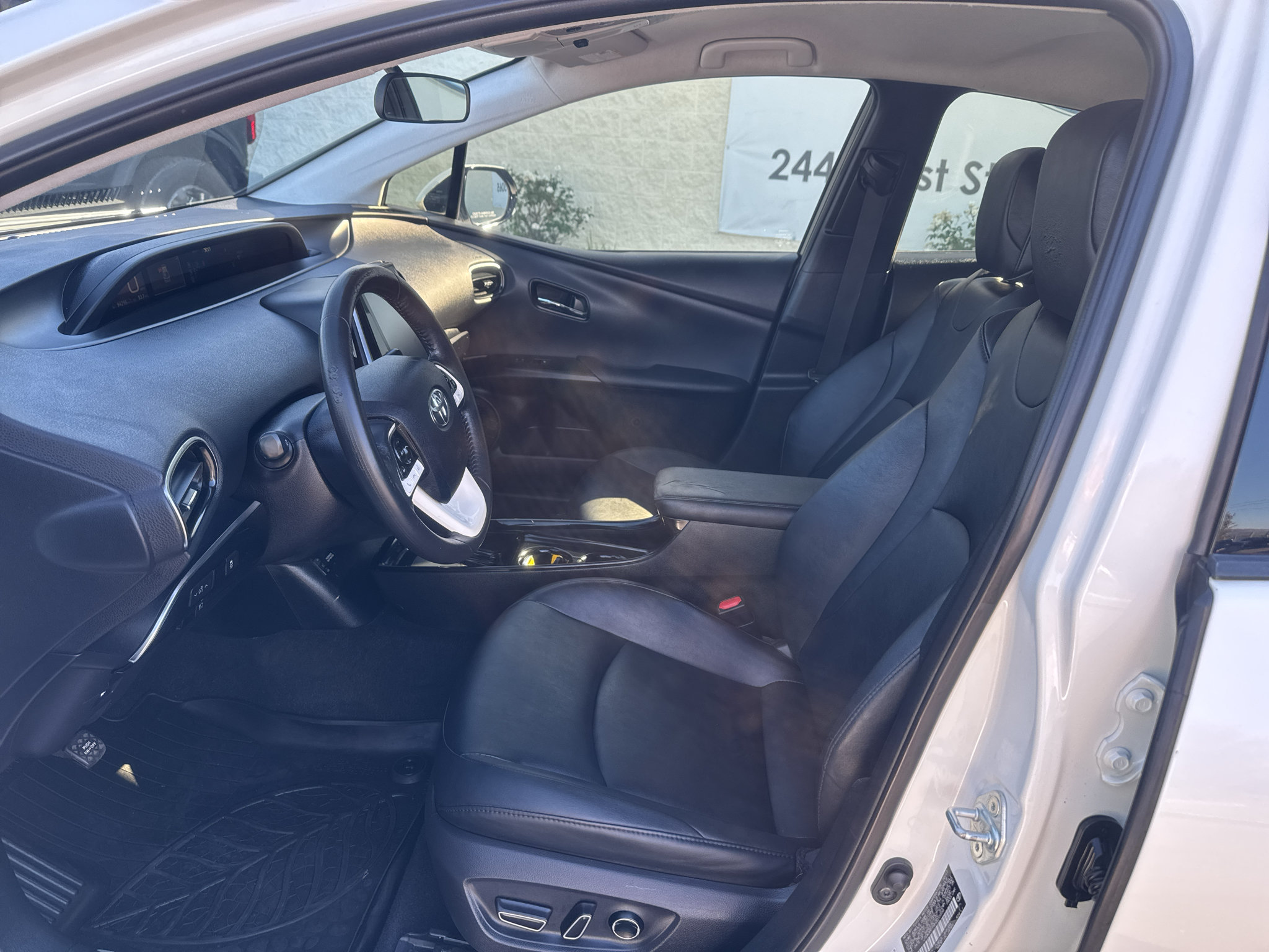 Used 2017 Toyota Prius Prime Premium FWD image 9