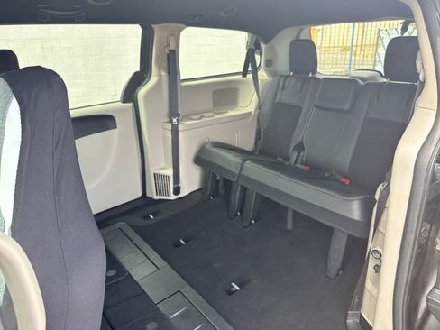 Used 2019 Dodge Grand Caravan SXT FWD image 28