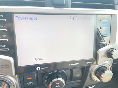 Used 2022 Toyota 4Runner SR5 Premium w/ Moonroof Package AWD/4WD image 39