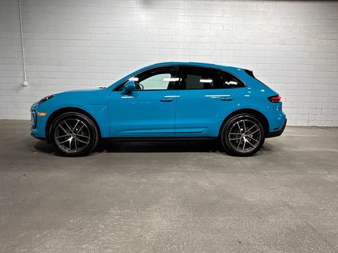 Certified 2023 Porsche Macan AWD/4WD image 2