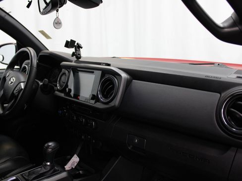 Used 2019 Toyota Tacoma TRD Off-Road image 23