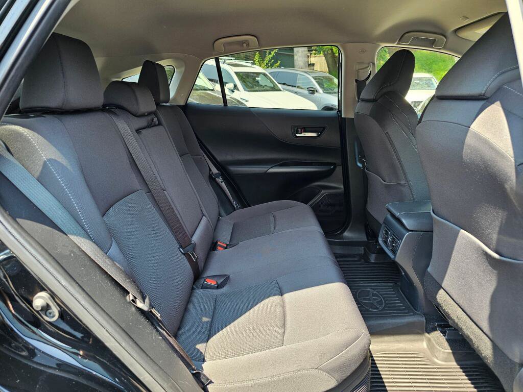 Used 2023 Toyota Venza LE AWD/4WD image 13
