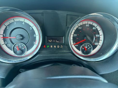 Used 2017 Dodge Grand Caravan SE FWD image 12