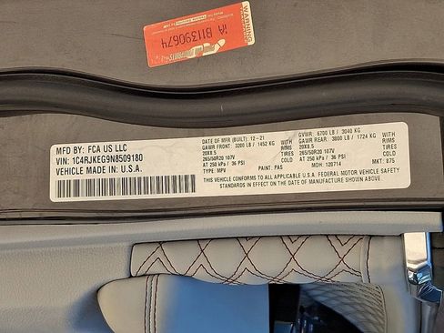 Used 2022 Jeep Grand Cherokee L Summit w/ Luxury Tech Group V AWD/4WD image 27
