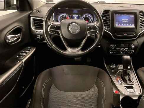 Used 2020 Jeep Cherokee Latitude w/ Cold Weather Group image 4