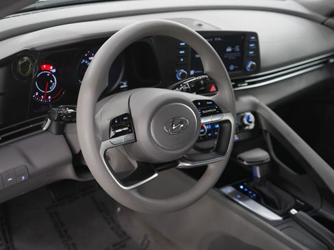 Used 2022 Hyundai Elantra SEL image 20
