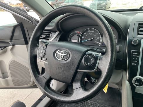 Used 2014 Toyota Camry LE image 18