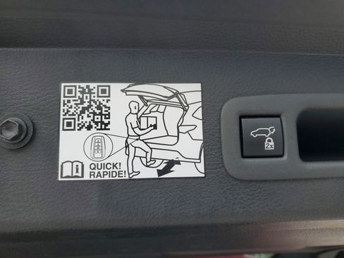 Used 2022 Toyota Sienna XSE image 21