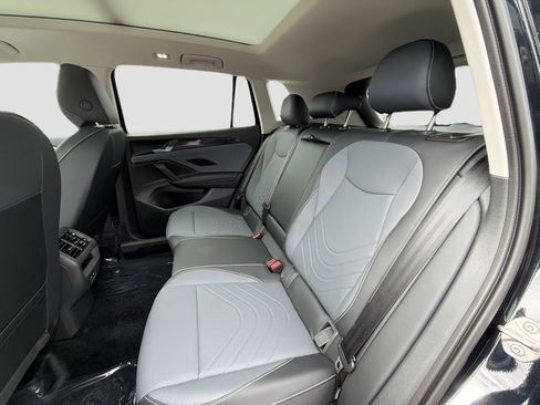 Used 2026 Volkswagen Tiguan SE FWD image 20