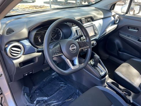 Used 2025 Nissan Versa SV image 30