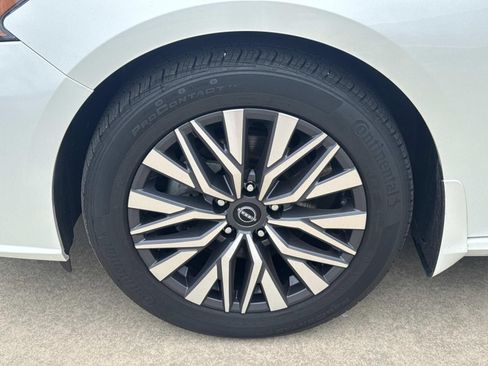 Used 2023 Nissan Altima 2.5 SV FWD image 4