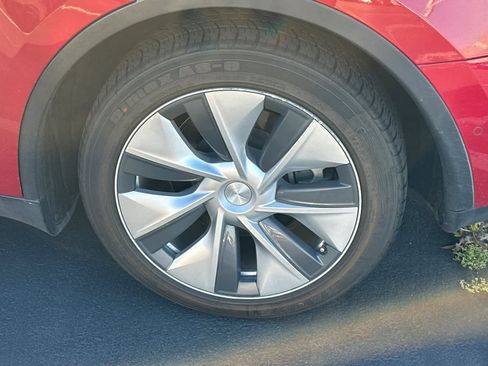 Used 2022 Tesla Model Y Long Range AWD/4WD image 17