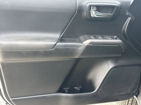 Used 2021 Toyota Tacoma TRD Sport image 10