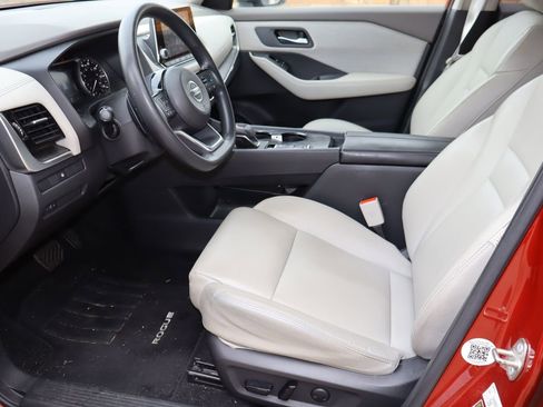 Used 2021 Nissan Rogue SV FWD image 15
