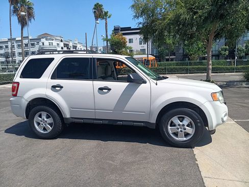 Used 2010 Ford Escape XLT FWD image 4