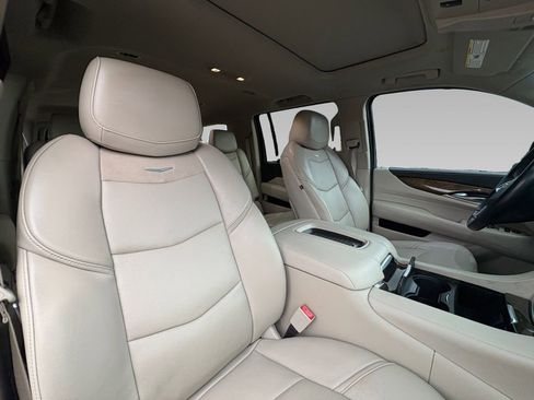 Used 2019 Cadillac Escalade ESV Luxury image 9