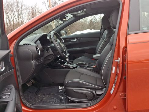 Used 2023 Kia Forte GT-Line w/ GT-Line Premium Package image 13