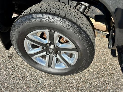 Used 2017 Toyota Tacoma Limited image 29