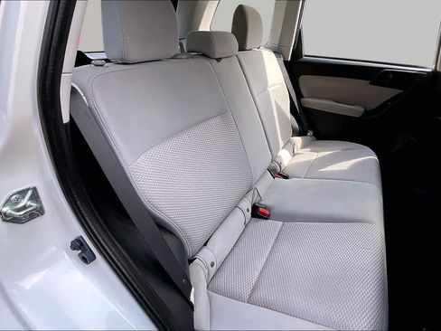 Used 2014 Subaru Forester 2.5i AWD/4WD image 19