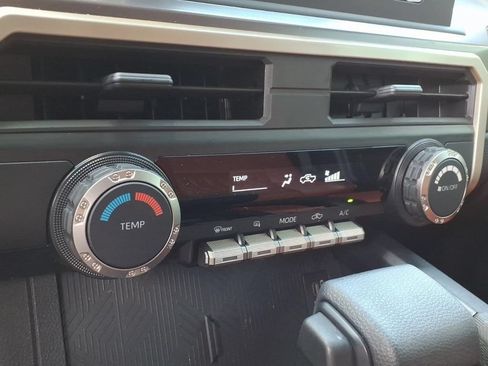 Used 2025 Toyota Tacoma SR5 AWD/4WD image 15