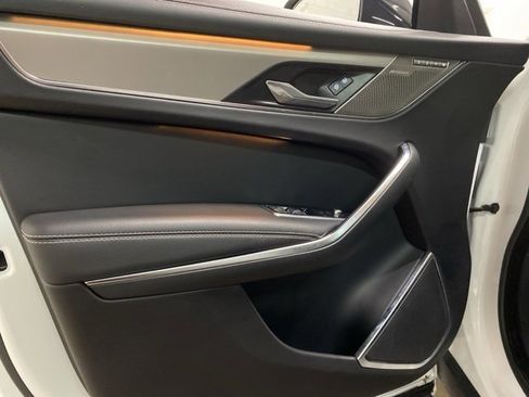 Used 2024 Jaguar F-PACE R-Dynamic S image 32