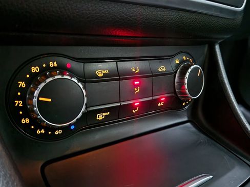 Used 2015 Mercedes-Benz GLA 250 GLA 250 4MATIC Sport Utility 4 image 32