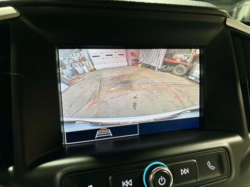 Used 2023 GMC Terrain SLE w/ Driver Convenience Package image 5