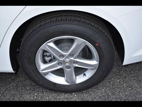 Used 2025 Chevrolet Malibu LS image 17
