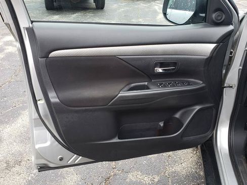 Used 2018 Mitsubishi Outlander ES AWD/4WD image 12
