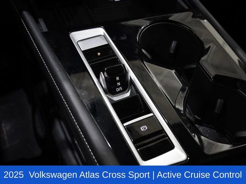 Used 2025 Volkswagen Atlas Cross Sport SE FWD image 24