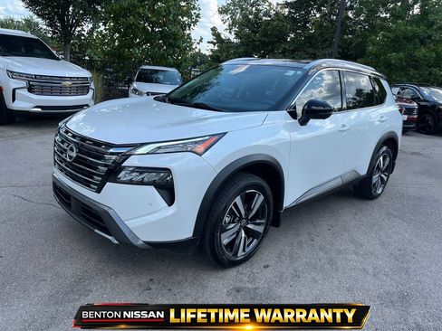 Used 2024 Nissan Rogue SL w/ SL Premium Package FWD image 4