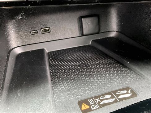 Used 2024 Chevrolet Traverse RS image 35