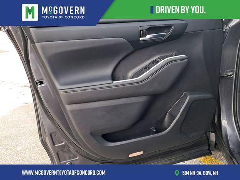 Used 2024 Toyota Highlander XLE image 11