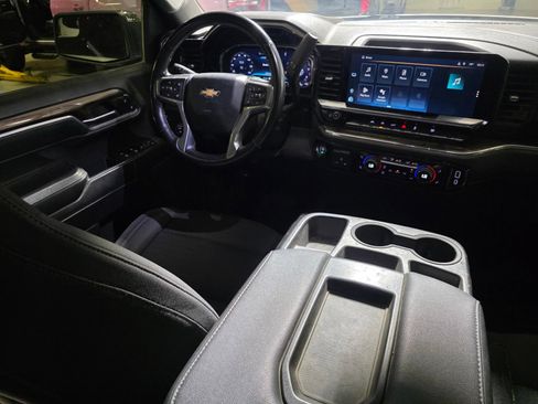 Used 2024 Chevrolet Silverado 1500 LT RWD image 15
