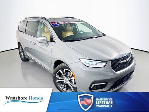 Used 2022 Chrysler Pacifica Pinnacle image 1