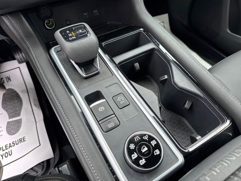 Used 2024 Nissan Pathfinder SL image 16