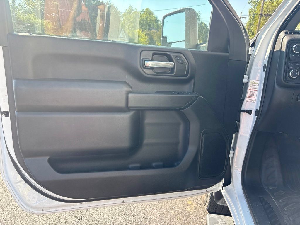 Used 2025 Chevrolet Silverado 3500 W/T AWD/4WD image 10