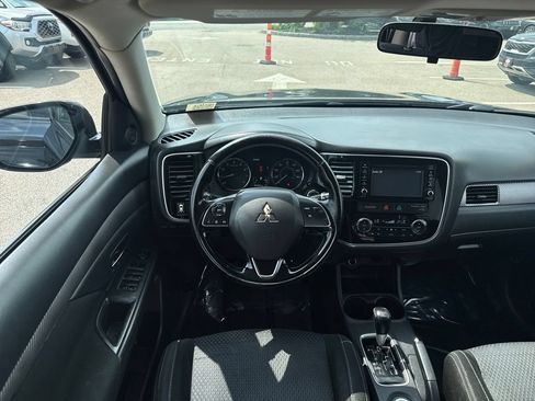 Used 2016 Mitsubishi Outlander SE AWD/4WD image 12