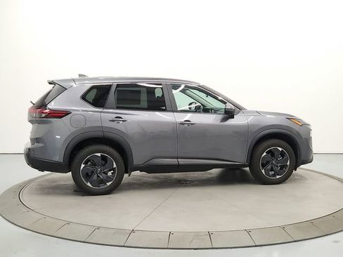 Used 2024 Nissan Rogue SV image 7