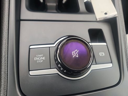 Used 2025 Volkswagen Tiguan SE image 24