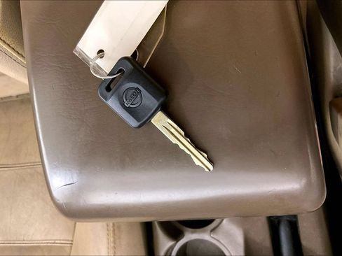 Used 1999 Nissan Pathfinder XE RWD image 12