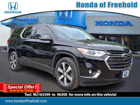 Used 2021 Chevrolet Traverse LT w/ LT Premium Package AWD/4WD image 1