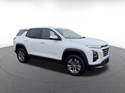 Used 2025 Chevrolet Equinox LT image 2