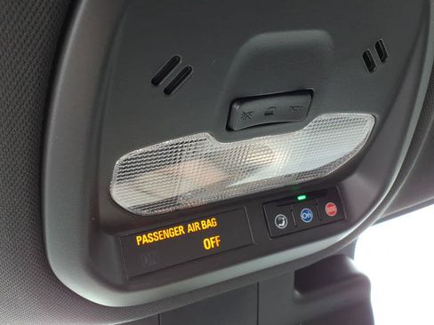 Certified 2025 Chevrolet Trax RS FWD image 13