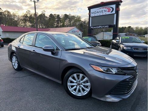 Used 2019 Toyota Camry LE image 1
