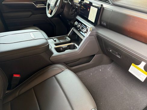 New 2026 GMC Sierra 2500 Denali w/ Denali Reserve Package AWD/4WD image 15