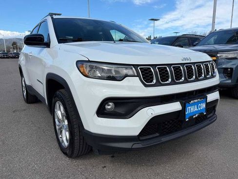 Used 2024 Jeep Compass Latitude AWD/4WD image 4