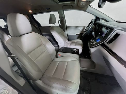 Certified 2018 Toyota Sienna XLE w/ XLE Navigation Package FWD image 26