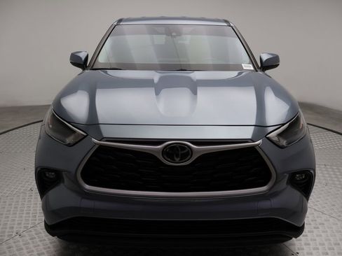 Used 2023 Toyota Highlander LE FWD image 5