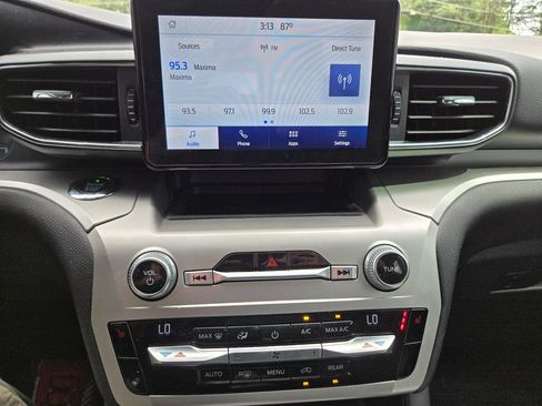 Used 2021 Ford Explorer XLT w/ Equipment Group 202A AWD/4WD image 11